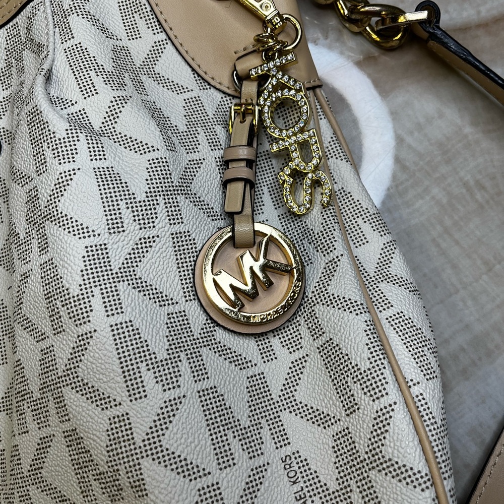 Michael Kors purse - Picture 3 of 7